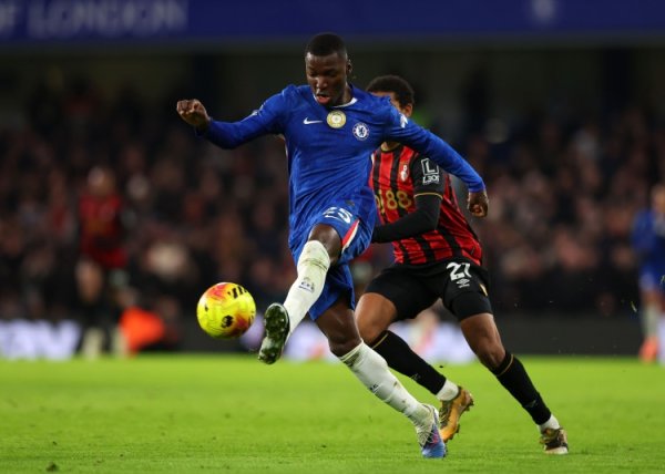 股票配资论坛在哪里找 本赛季英超中场传球准确率最高：凯塞多92.2%居首，琼斯92%第二